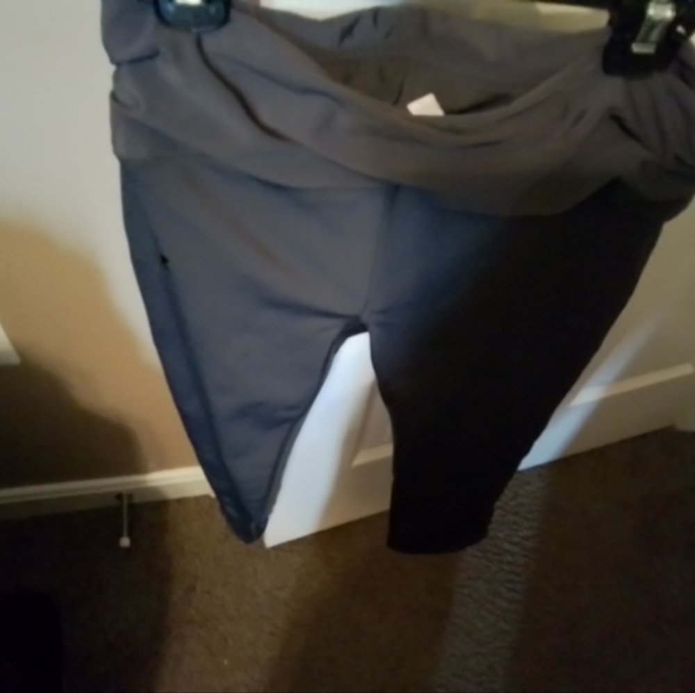 Women's UnderArmor Athletic Leggings NWOT - Picture 2 of 3